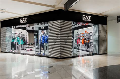 ea7 armani shop.